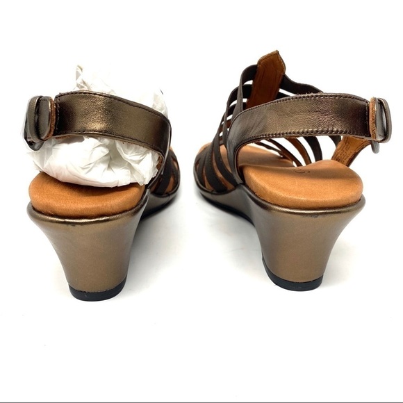 Gentle Souls Wedge Hammer Sandals Bronze - Picture 6 of 8